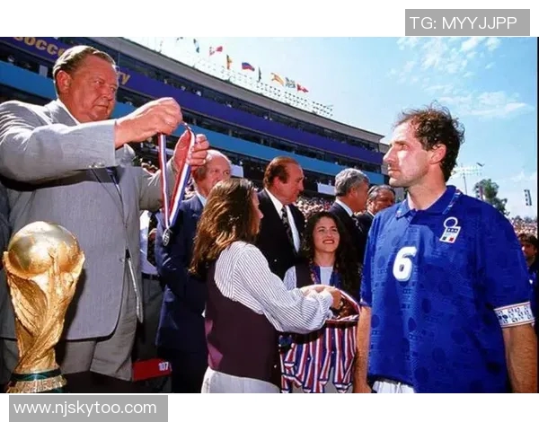 热情似火的足球明星与他们的热翅梦想之旅 热情似火的足球明星与他们的热翅梦想之旅