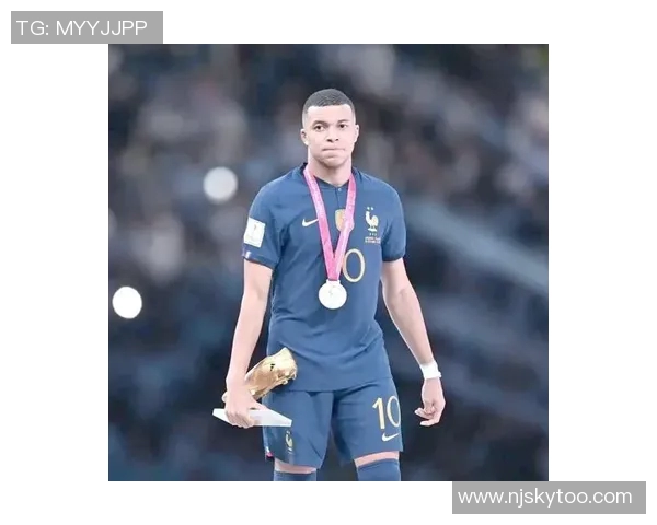 全球最厉害的足球明星背后的故事与成就揭秘