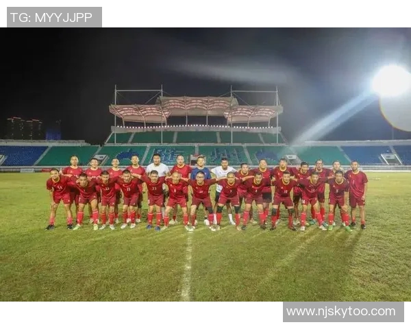 国足奋勇拼搏夺得中国杯季军展现团队精神与顽强斗志