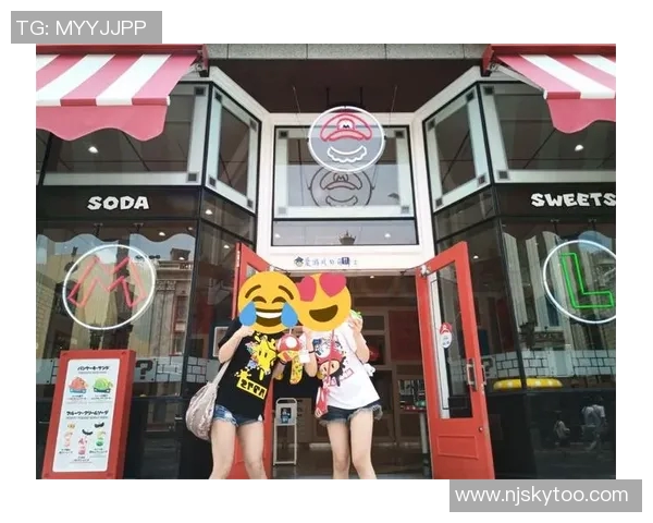 日本女子偶遇足球明星拍照留念引发网络热议与粉丝狂欢